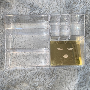 Acrylic‎ organizer makeup shelf